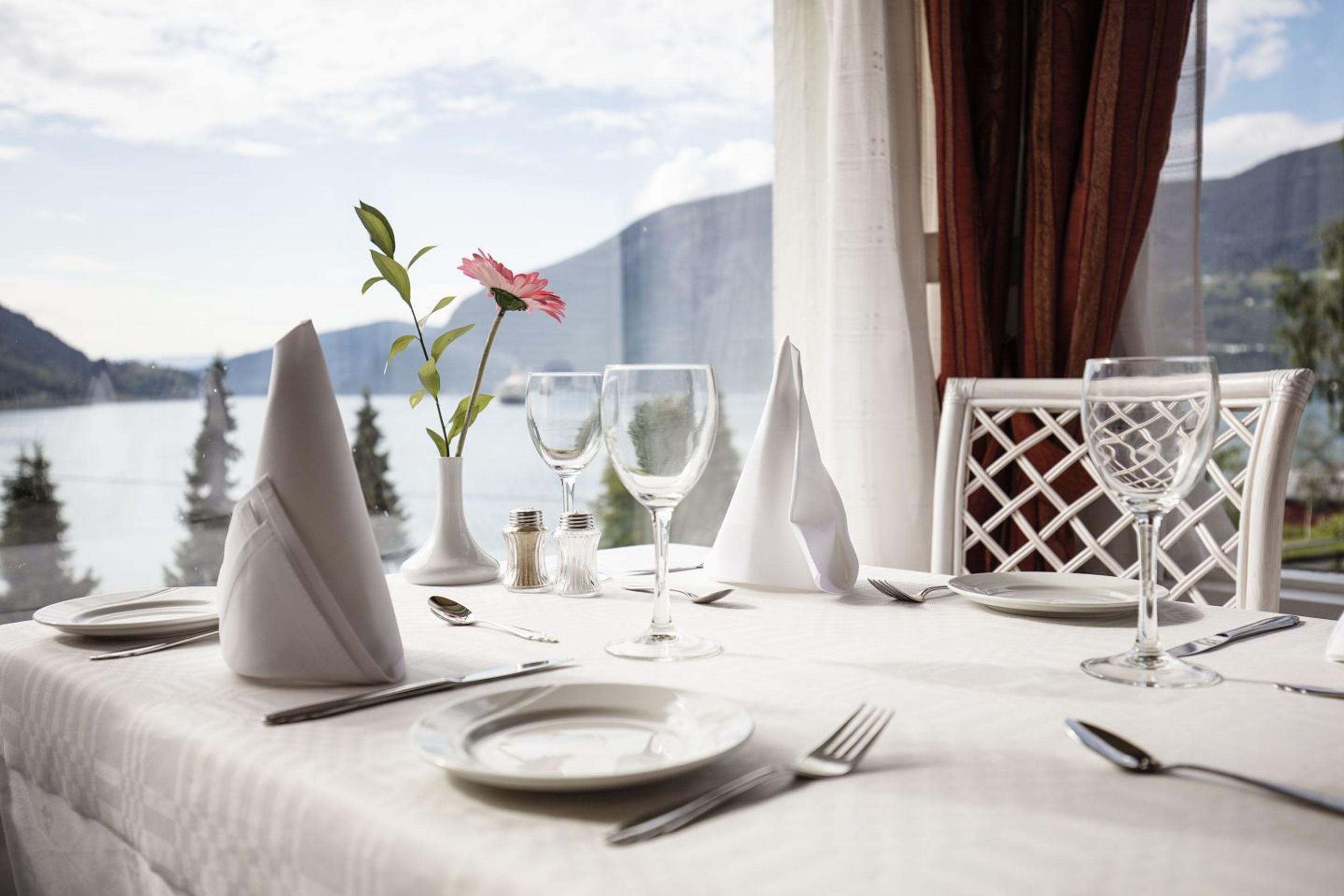 Olden Fjordhotel