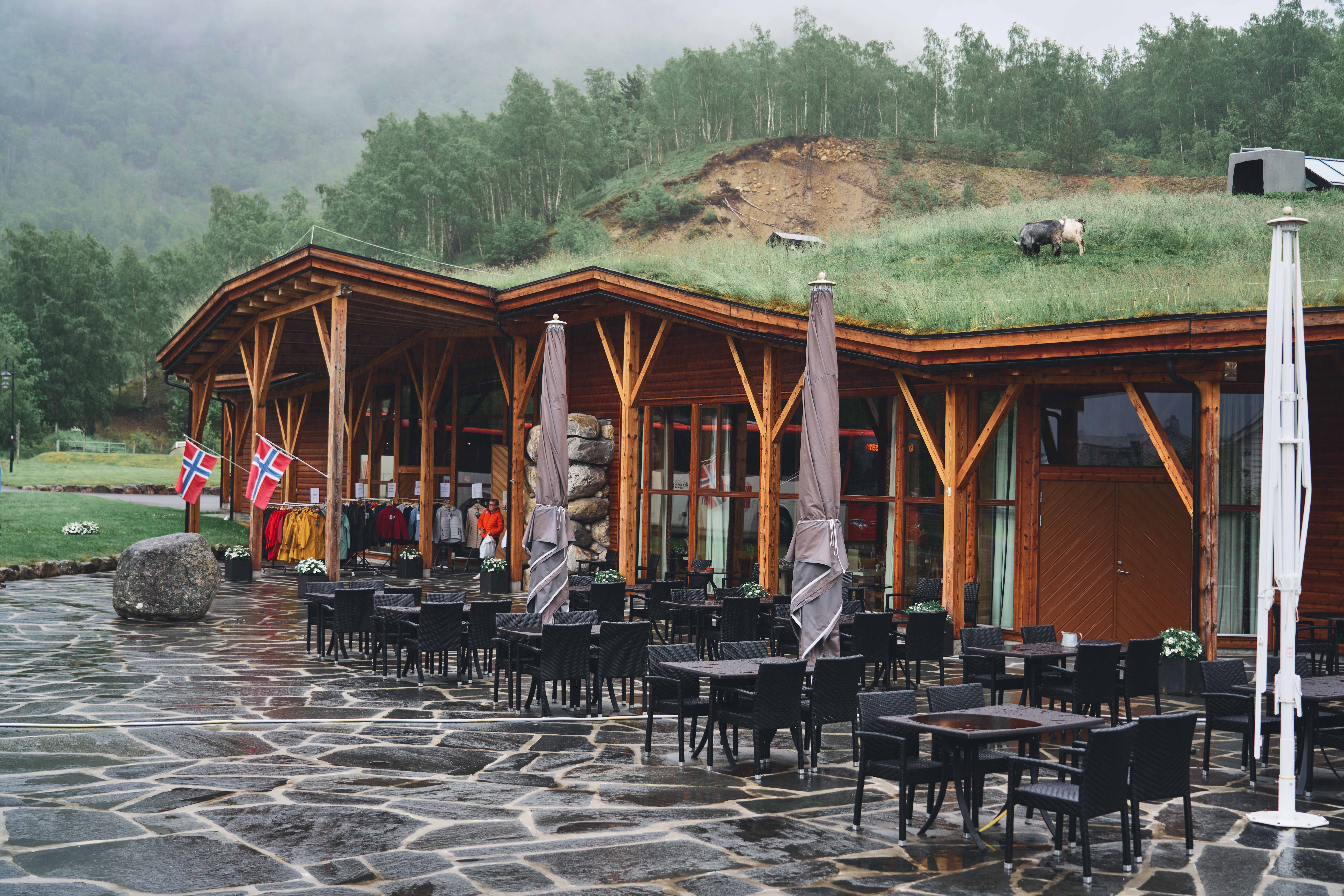 Hardangerviddahallen seen from the outside on a rainy day.