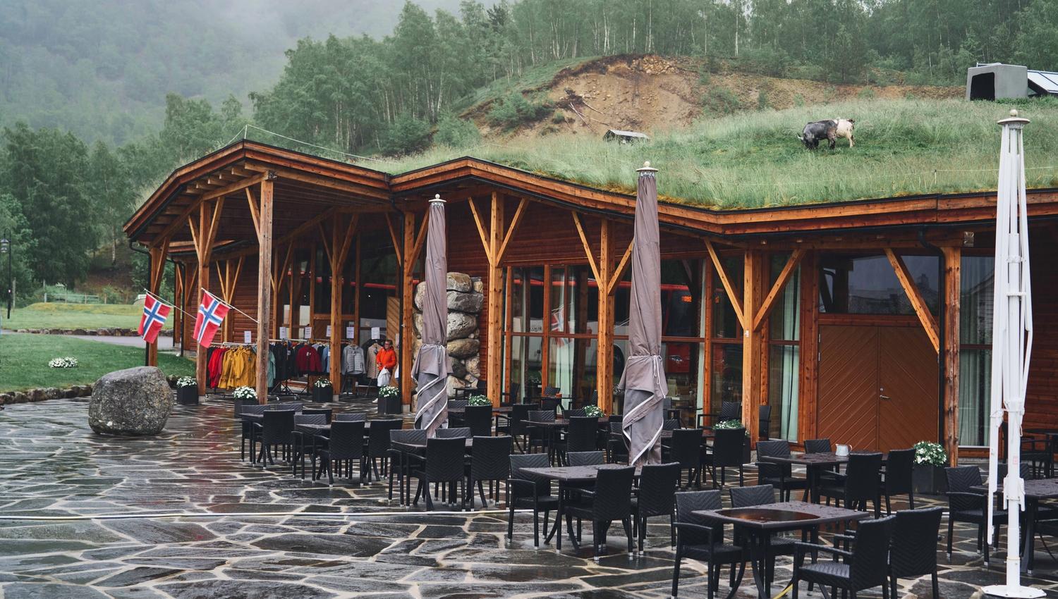 Hardangerviddahallen seen from the outside on a rainy day.