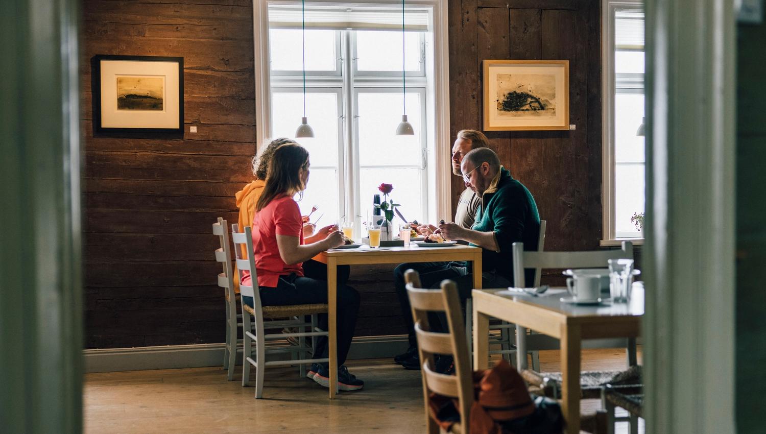 Cosy in the café