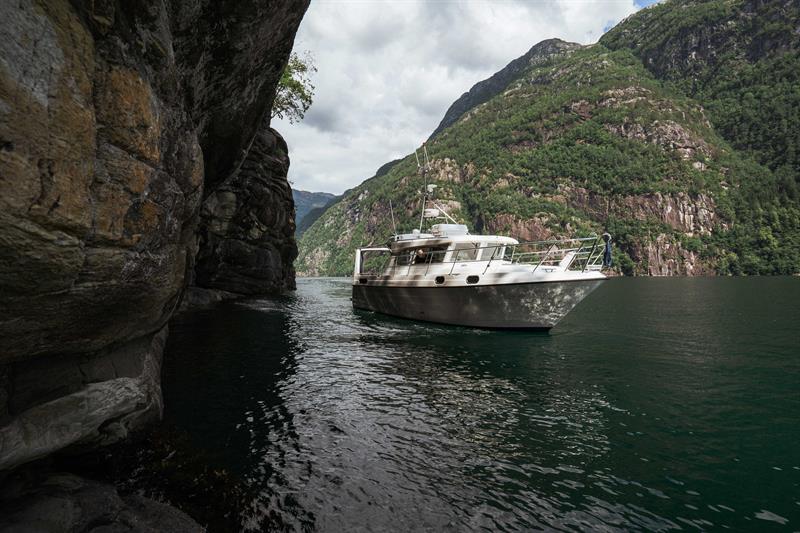 Pilagutt in a spectacular fjord corridor, surrounded by steep mountain walls and untouched nature – an adventurous fjord journey.