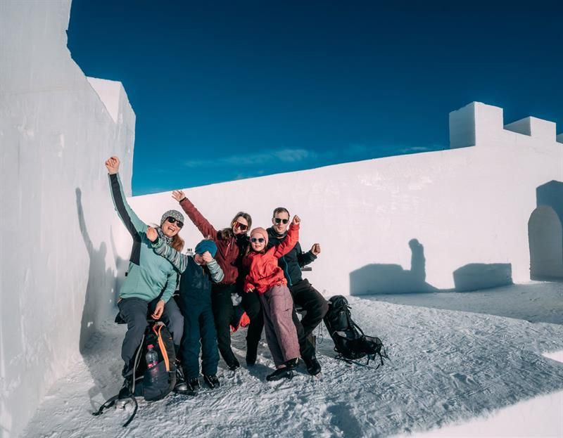 familie på snøborgen på Rauland skisenter