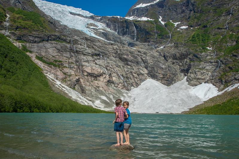 Guided family hike by the glacier - Nature guiding