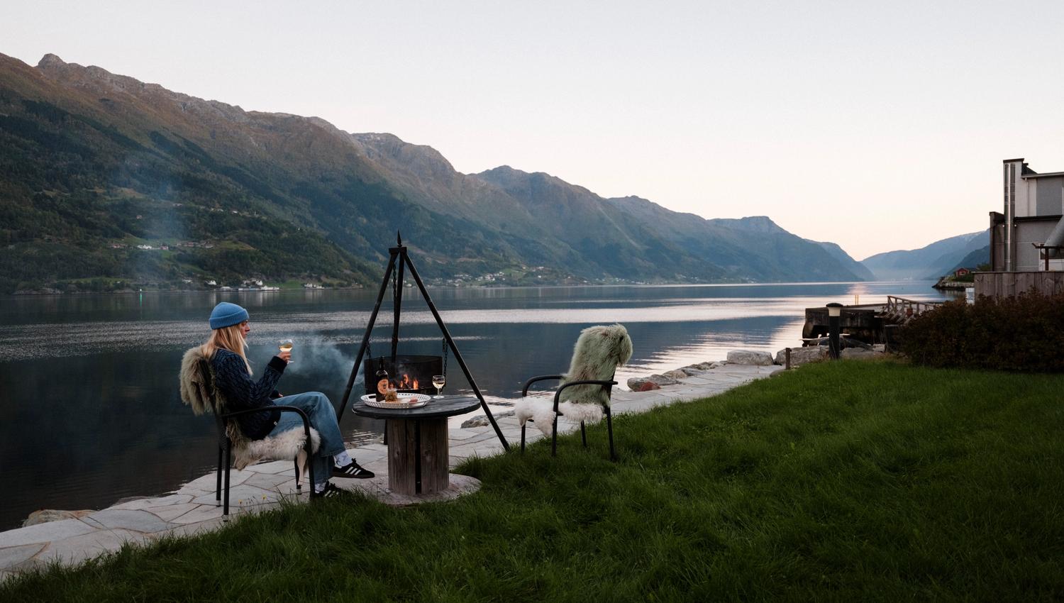 Spacious living room with seating area at Aga Fjordapartments, perfect for family and friends.