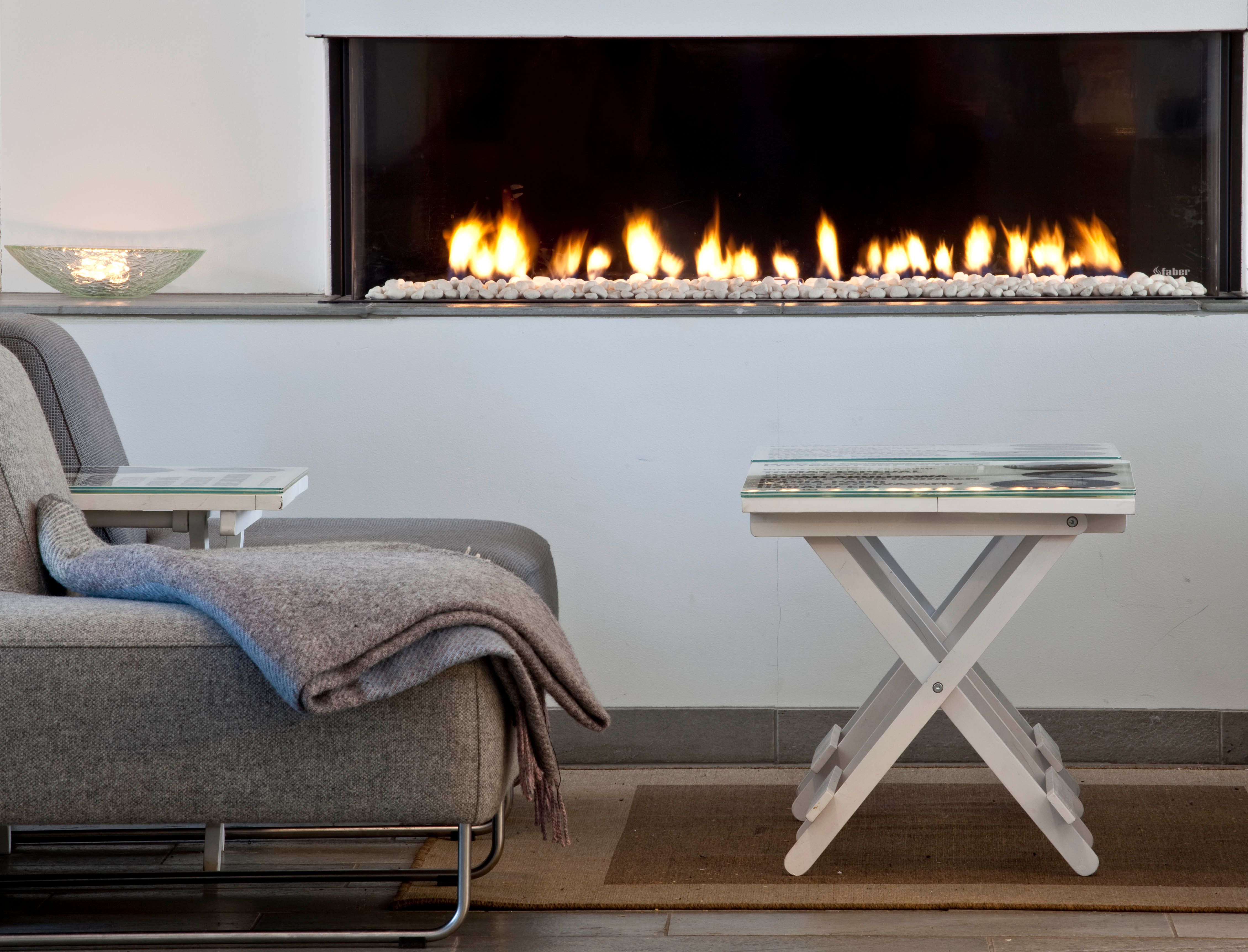 Tables and comfortable chairs in front of the fireplace at Stasjonen Cafe & Restaurant
