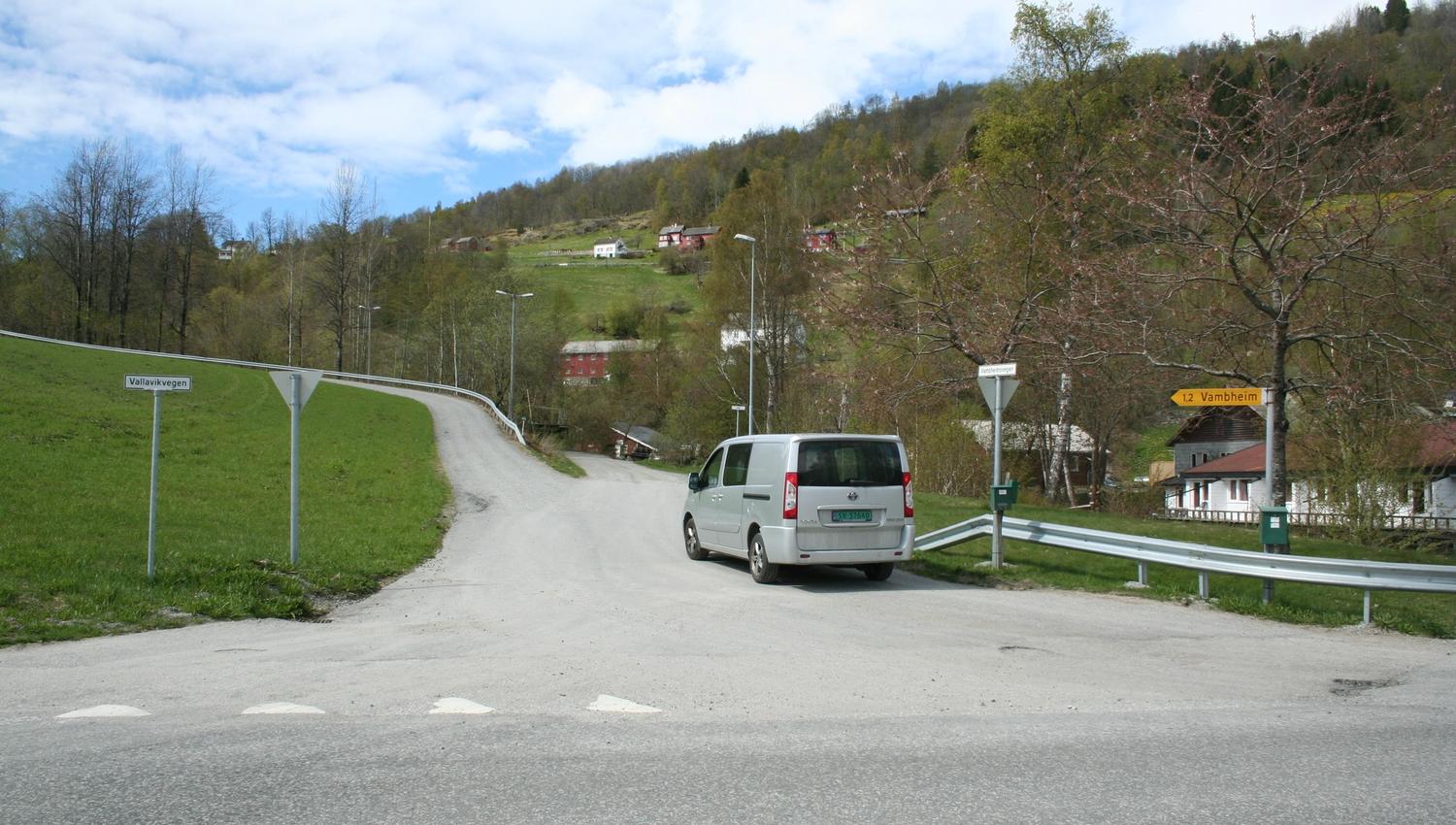 Trail starting point to Frystetjørn at Vallavikvegen in Vambheim – easy access by car.