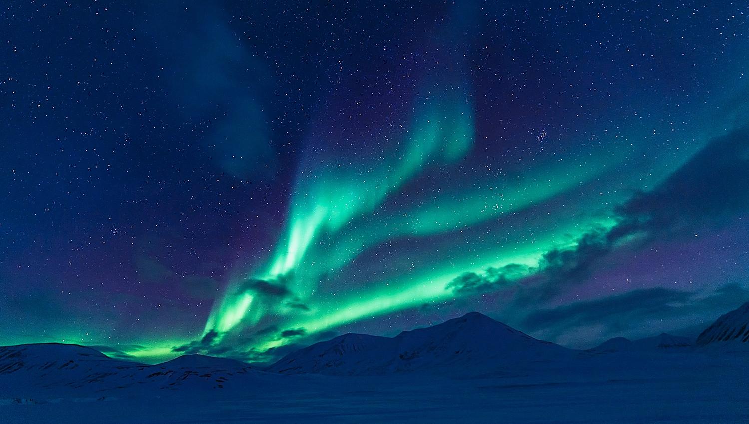 Nordlys som skinner på himmelen