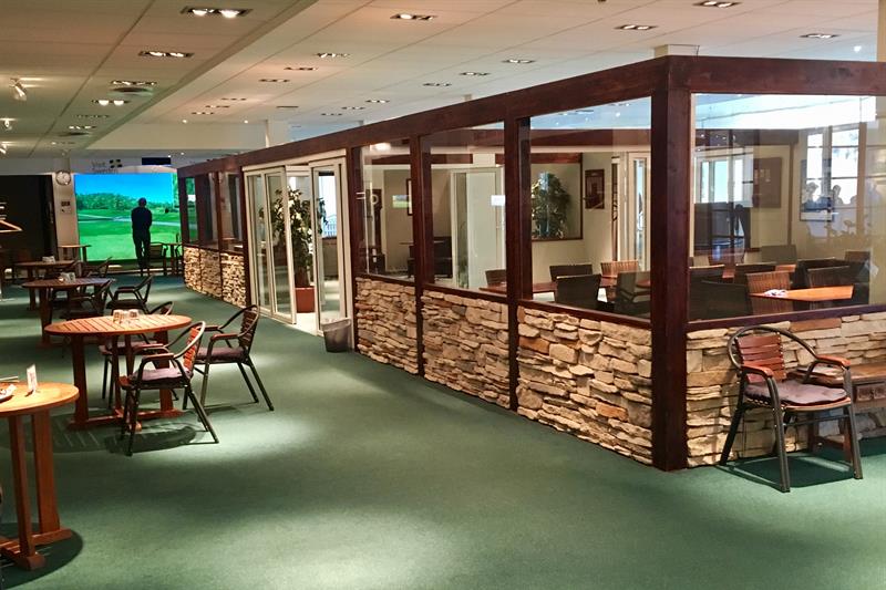Indoor golf simulator