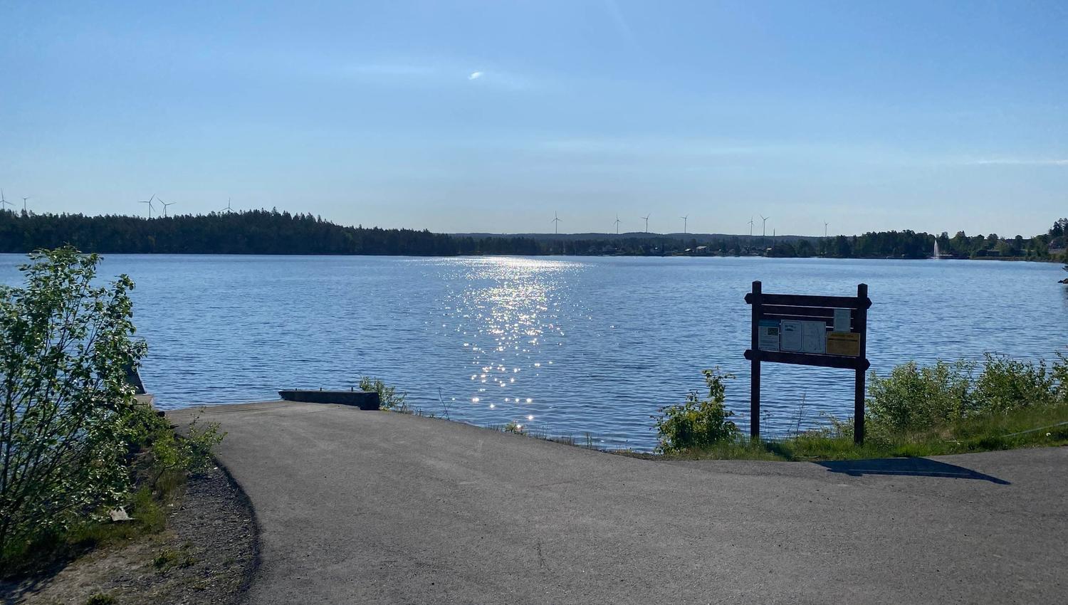 Båtutsettingsplassen i Ysterudvika, Ørje med info skilt