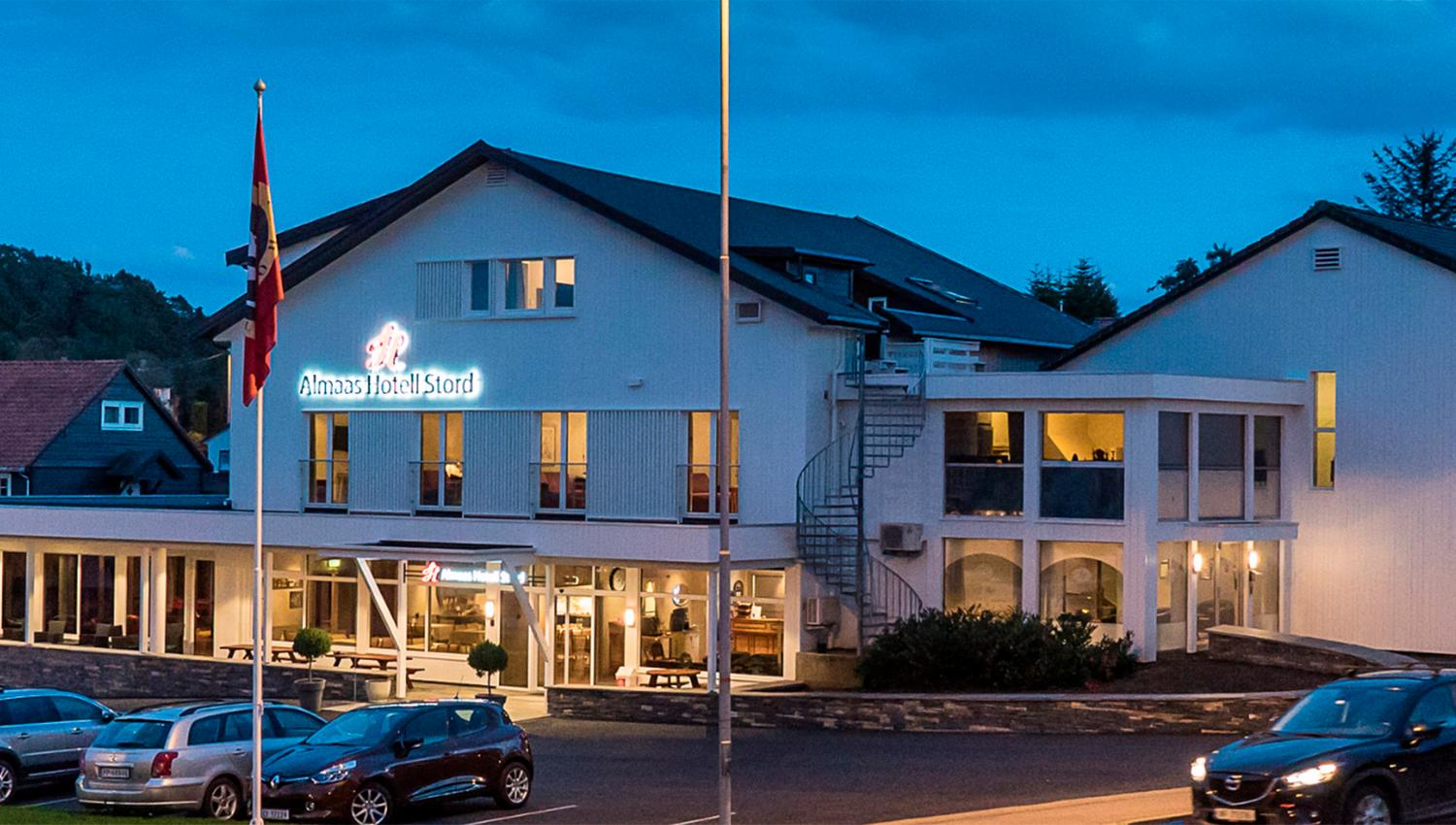 Almaas Hotell, kveld