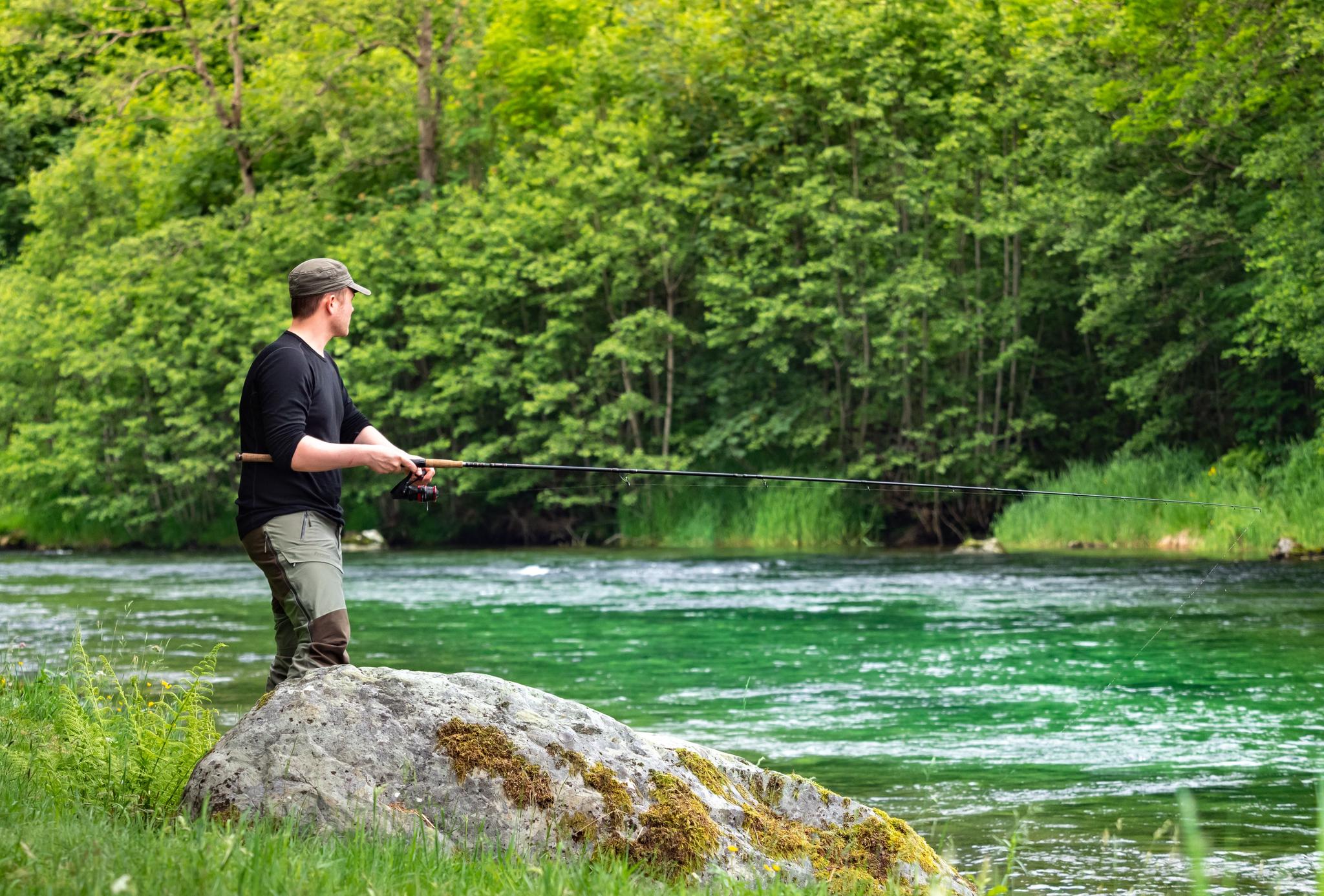 Salomon fishing in Eidselva river