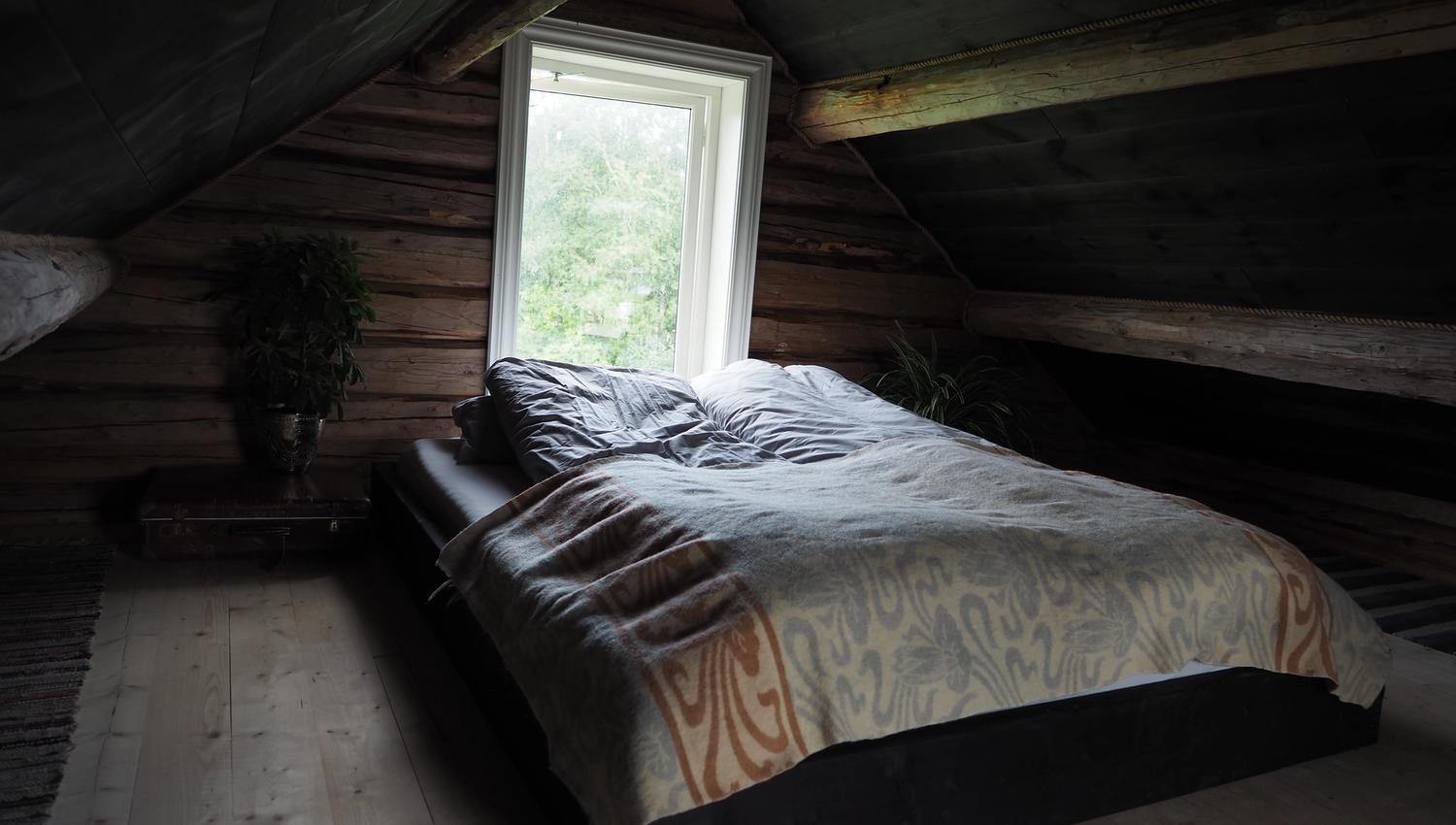 Seng i stabburet ved Lensmannsgården på Namdalseid