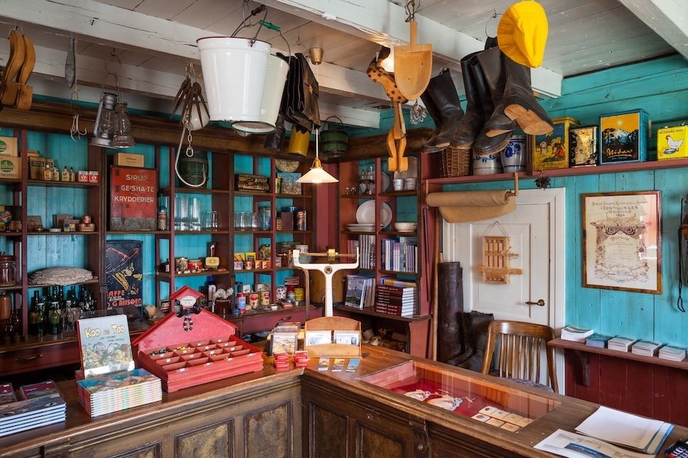Shop and reception