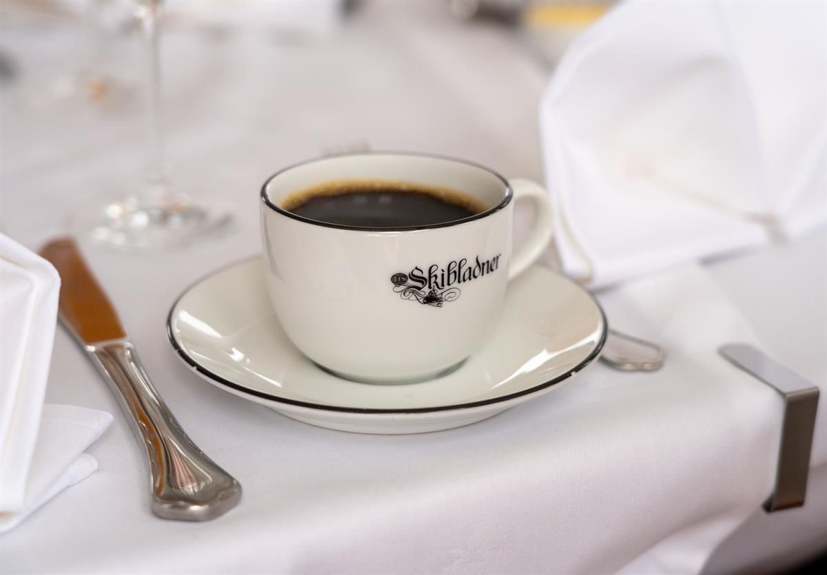 Skibladner's own crockery