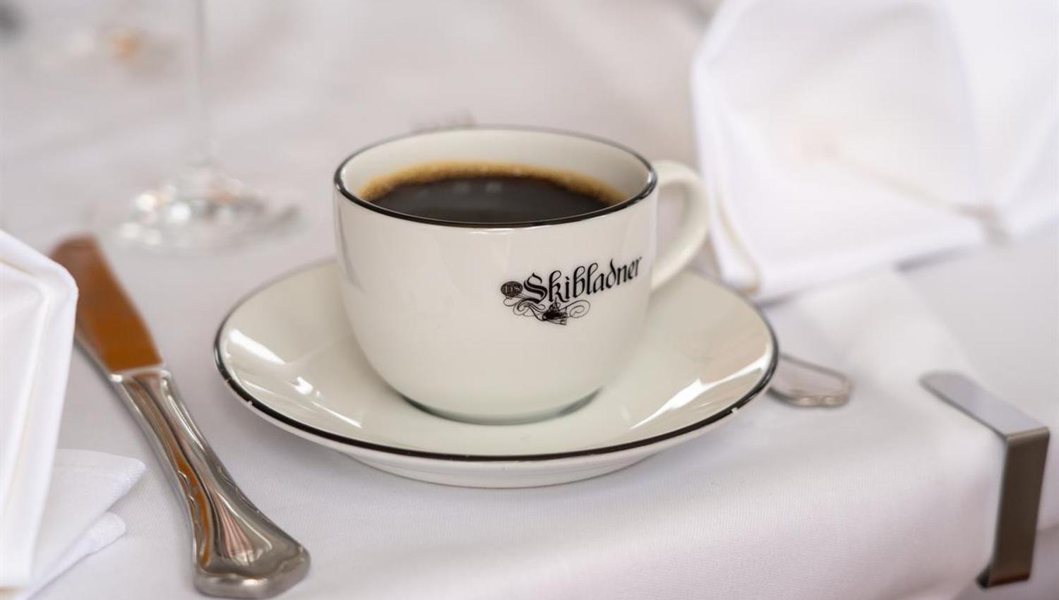 Skibladner's own crockery