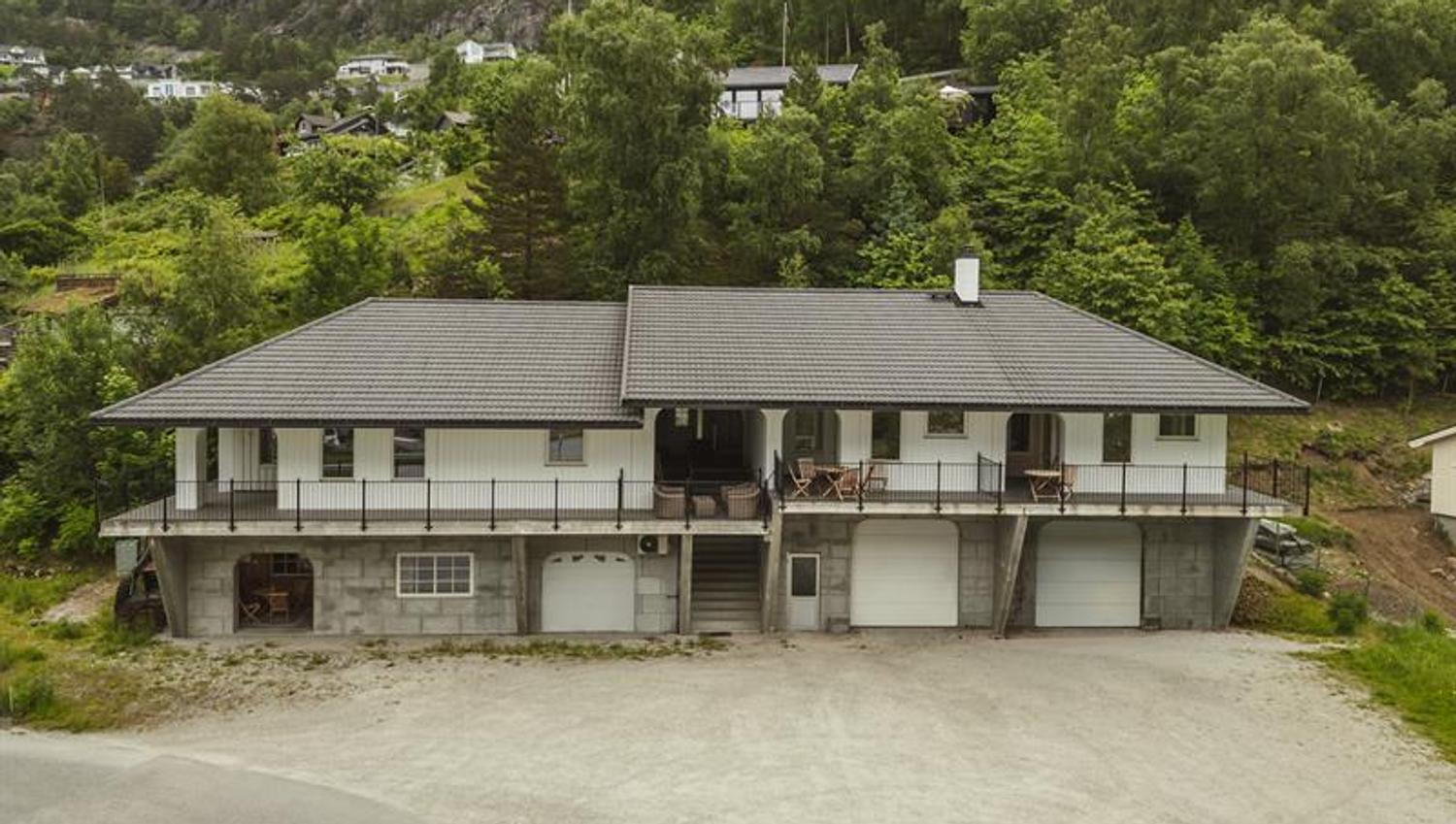 A photo of the apartment building belonging to the camping.