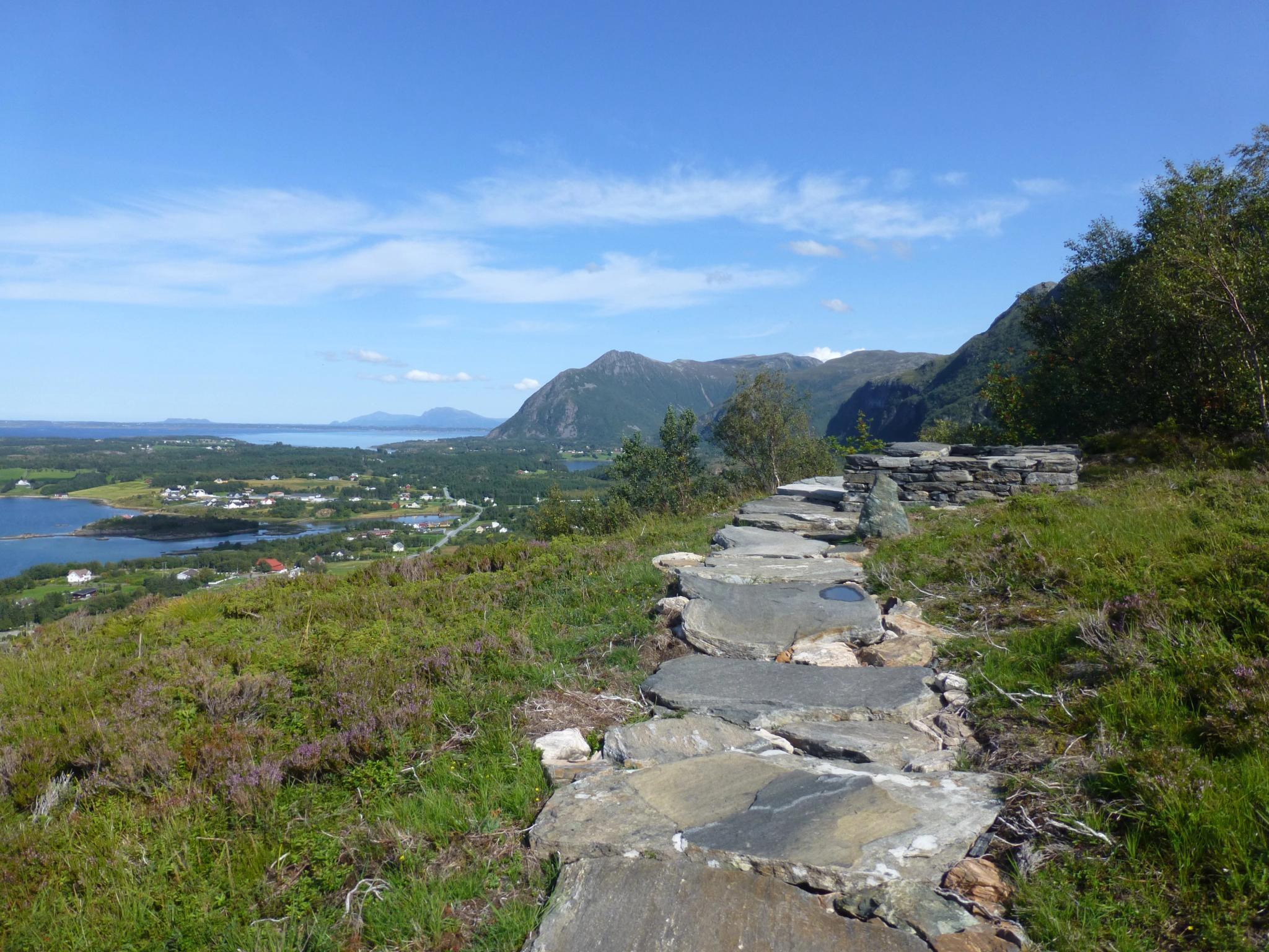Midsundtrappene - Fjelltur til Aksla og Akslahornet