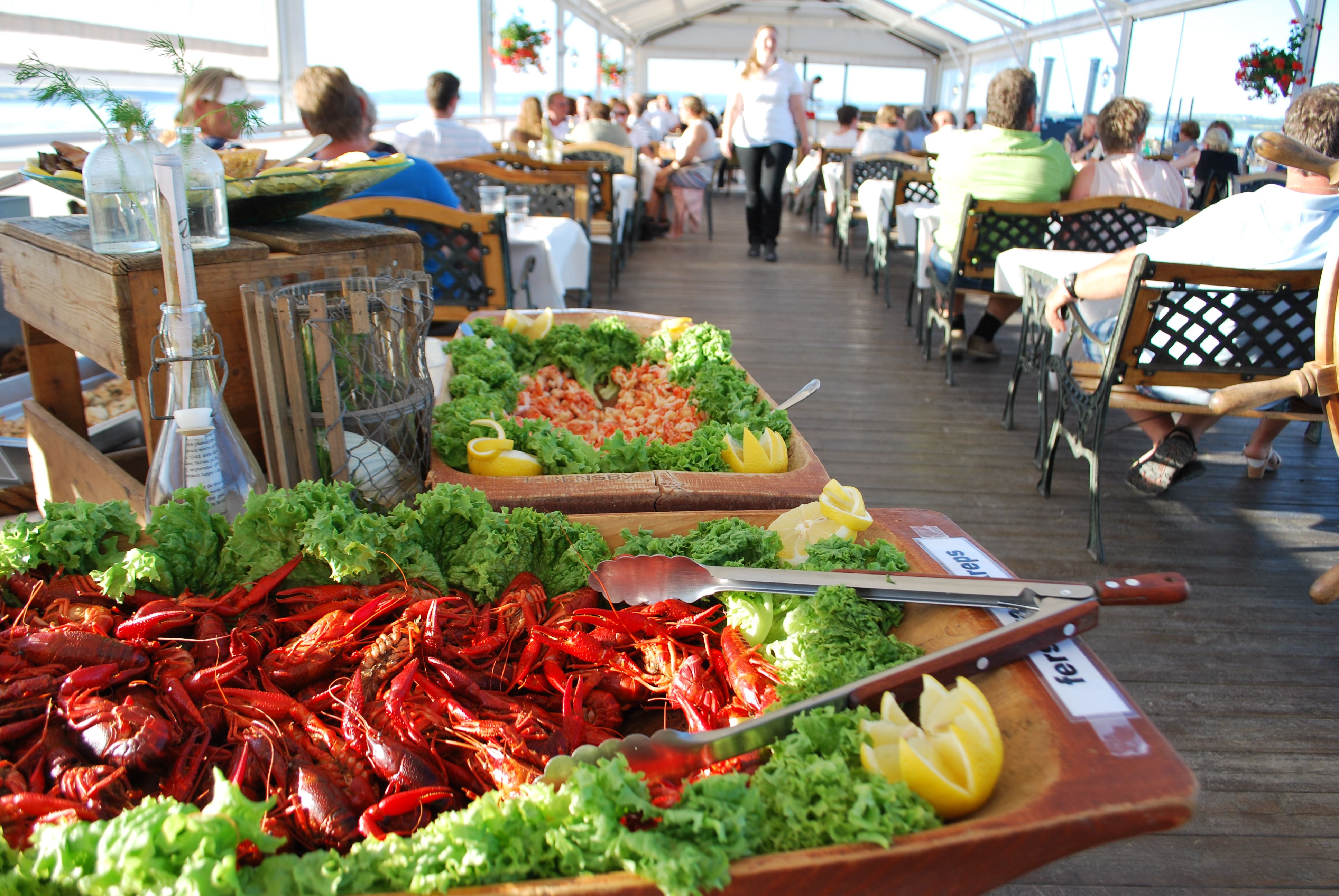 Sjømat på restaurantbåten Viken II i Evjua