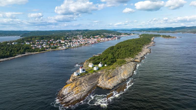 drone image of Langøya with Langøytangen lighthouse