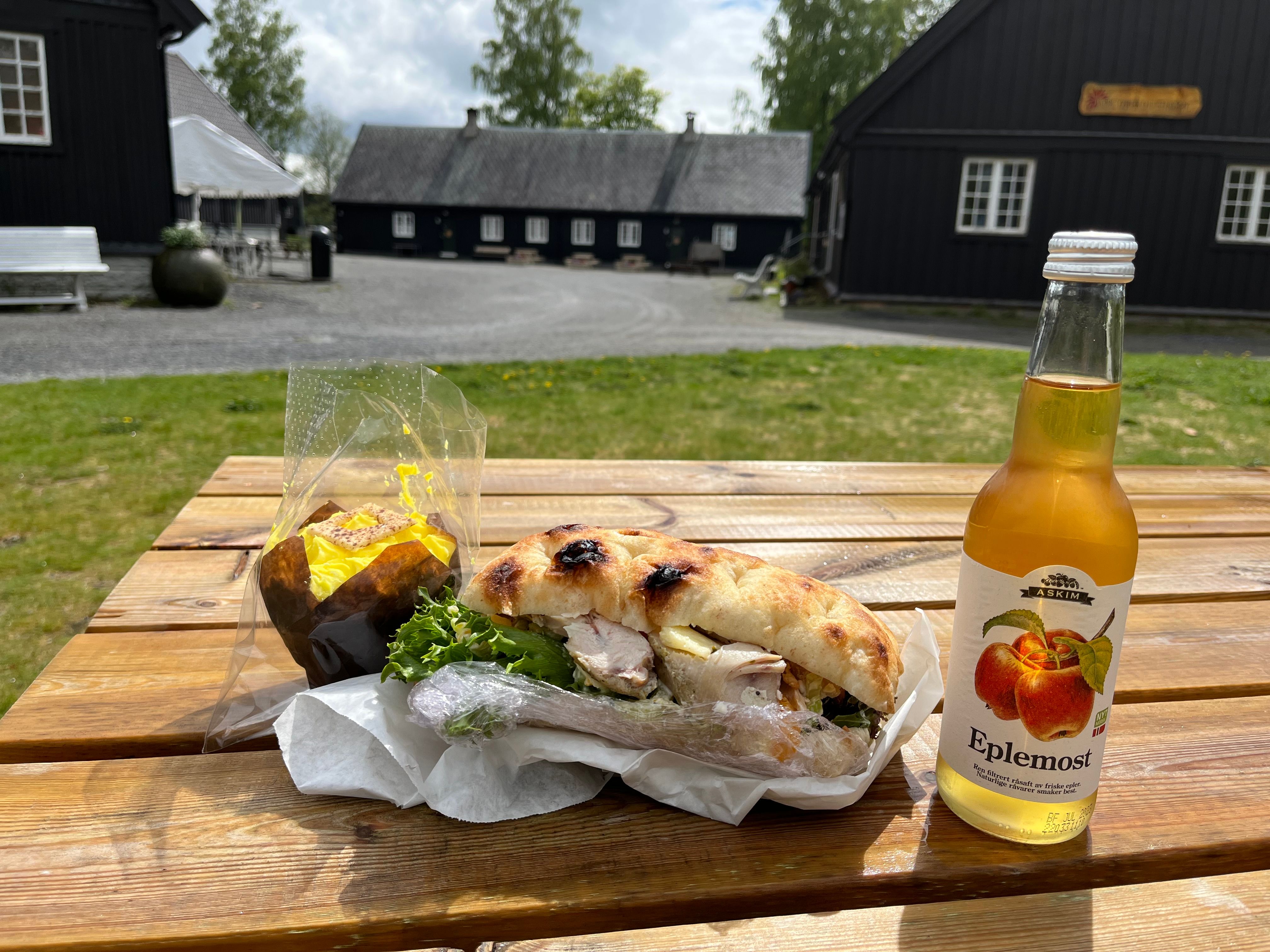 Herlig lunsj på Høytorp fort