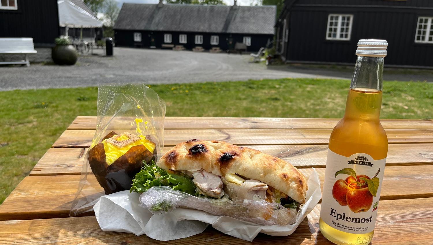 Herlig lunsj på Høytorp fort