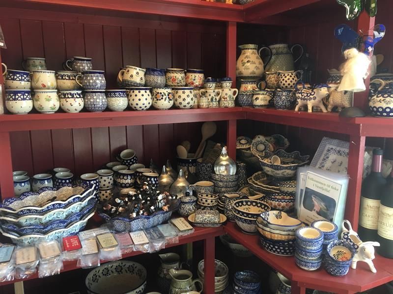 Popular cups and plates from Polen.