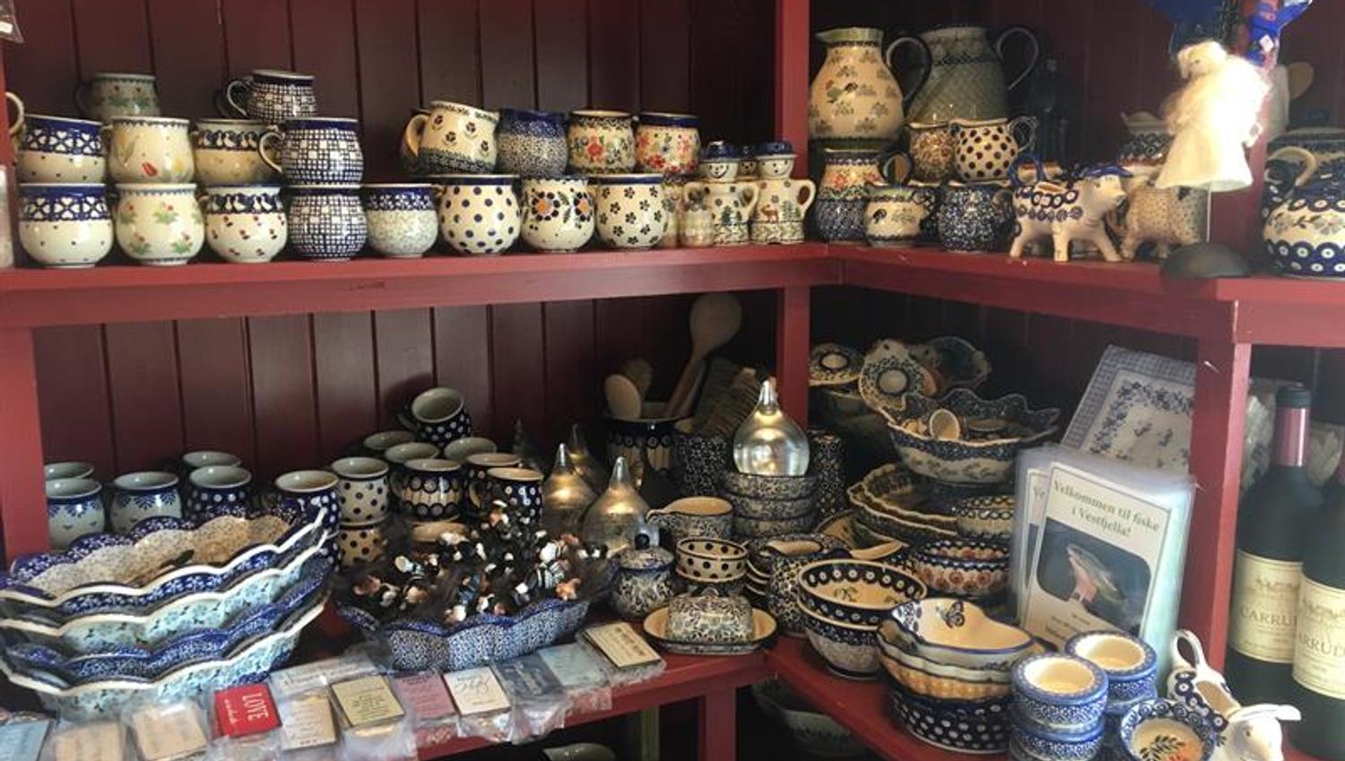 Popular cups and plates from Polen.