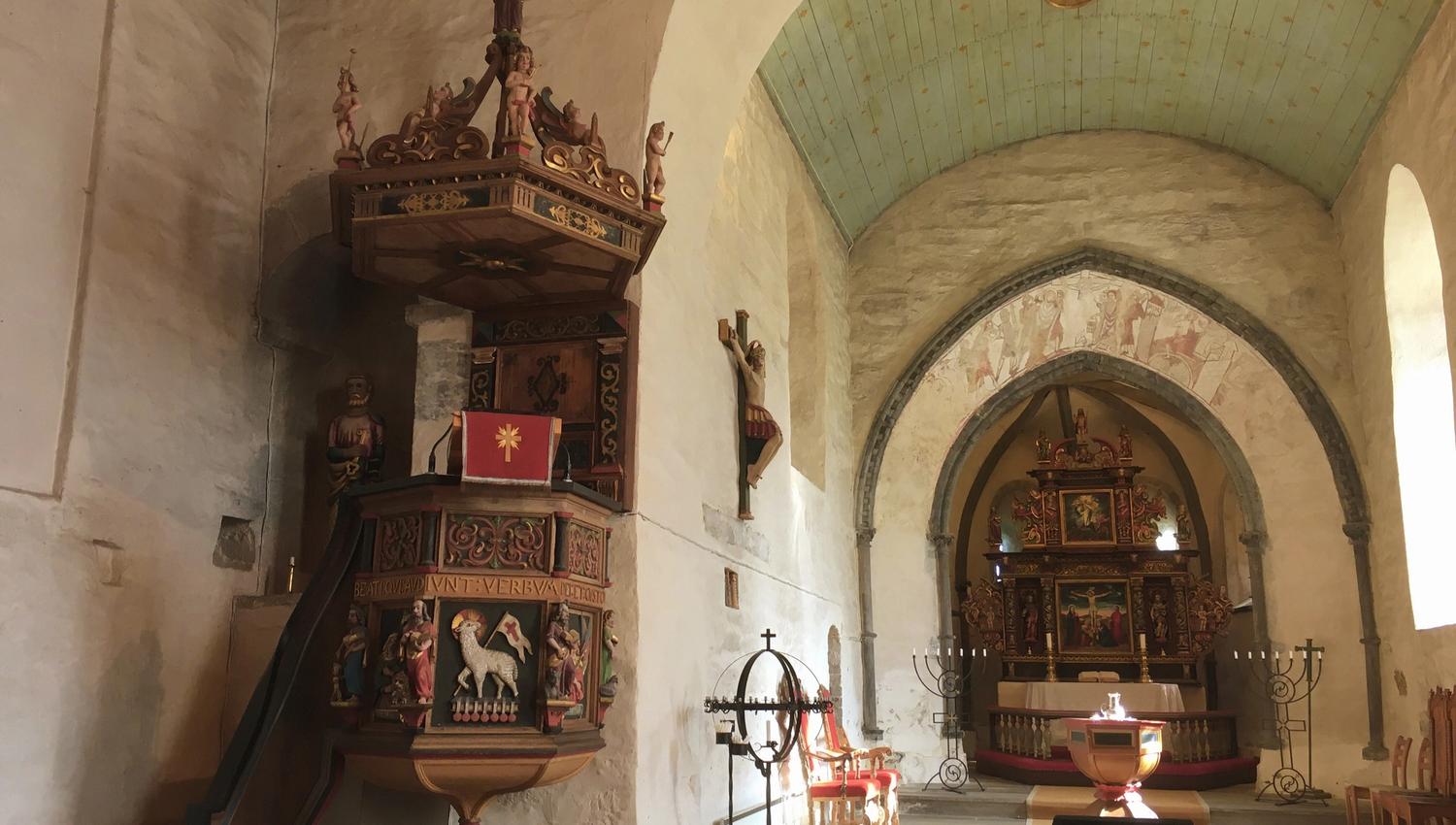 Inne i Alstadhaug kirke - en av 5 middelalderkirker på Innherred
