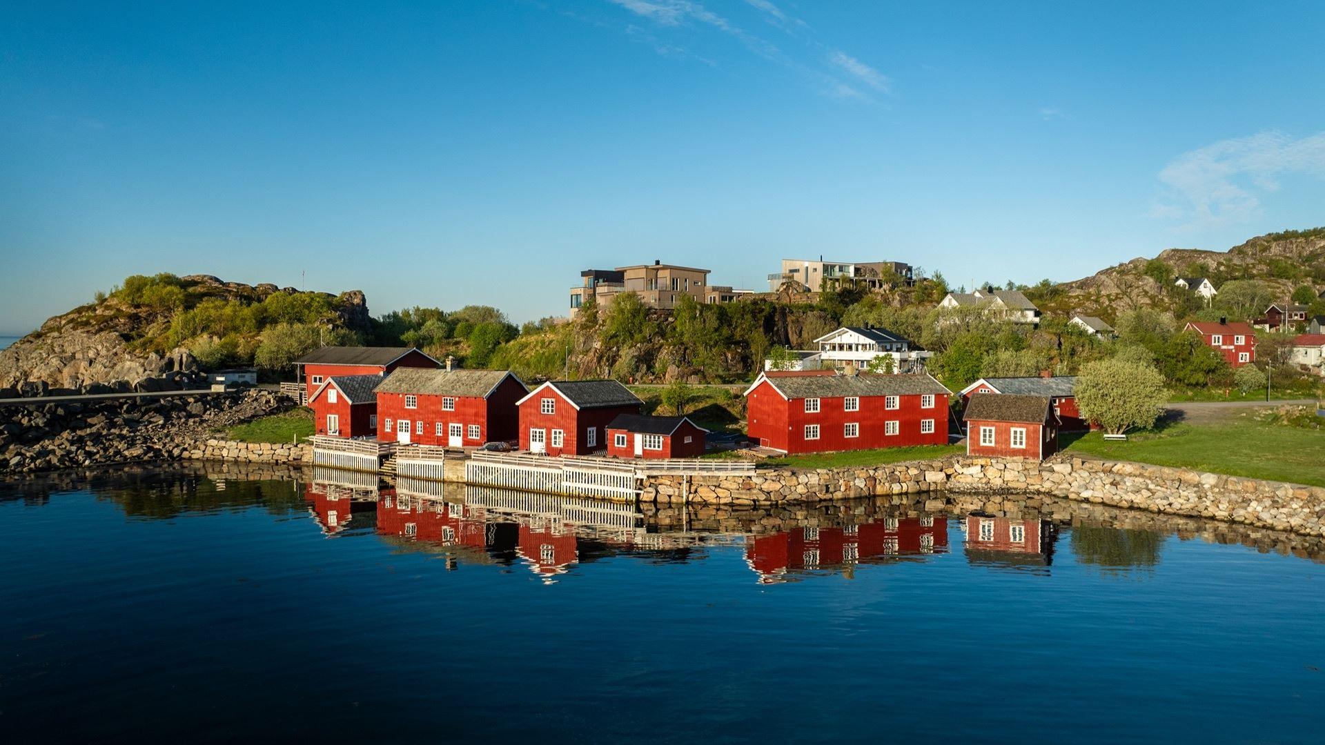 Astra Village - Waterfront Rorbu Cabins in Lofoten