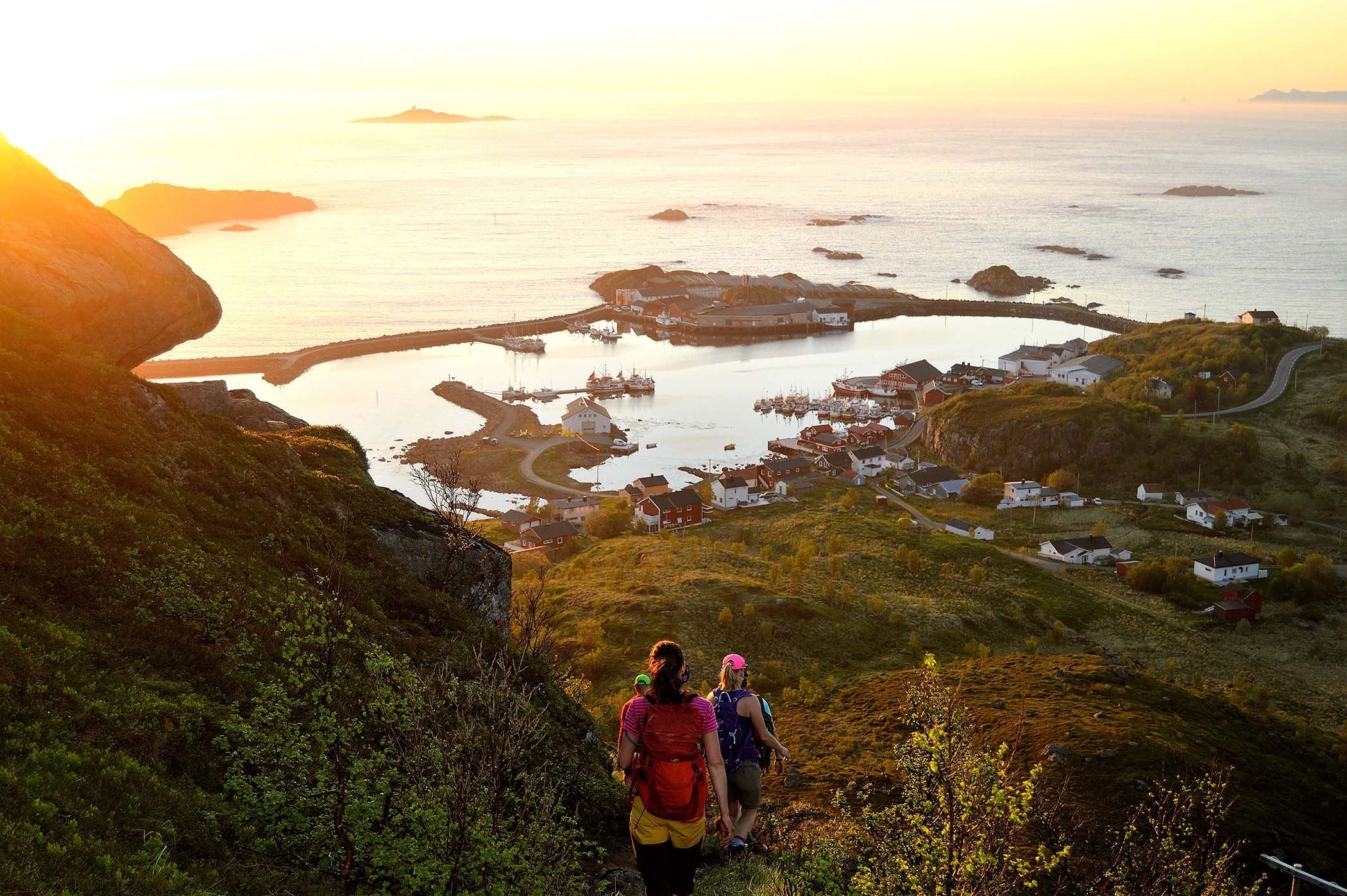 Trail down to Stø