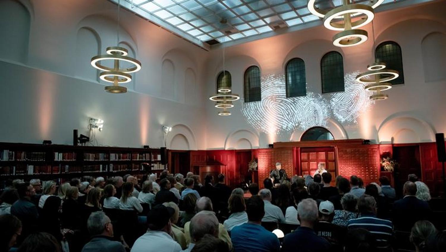 Conversation between Jo Nesbø and Mimir Kristjansson in front of an audience.