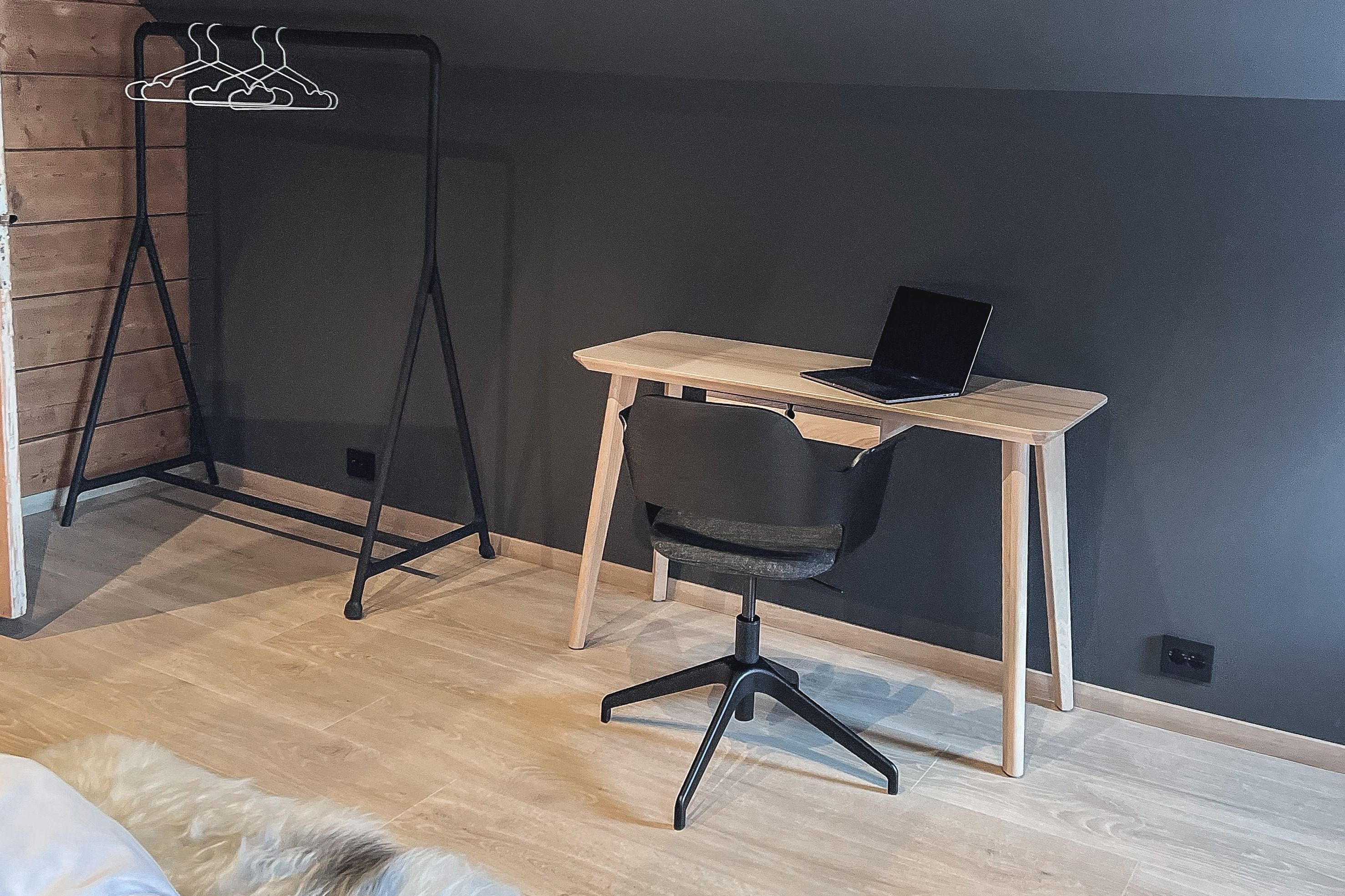 Rom med arbeidsplass hos Godø Lodge