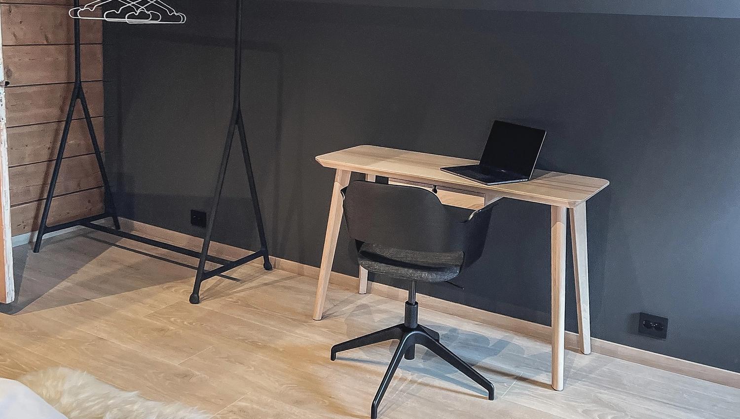 Rom med arbeidsplass hos Godø Lodge