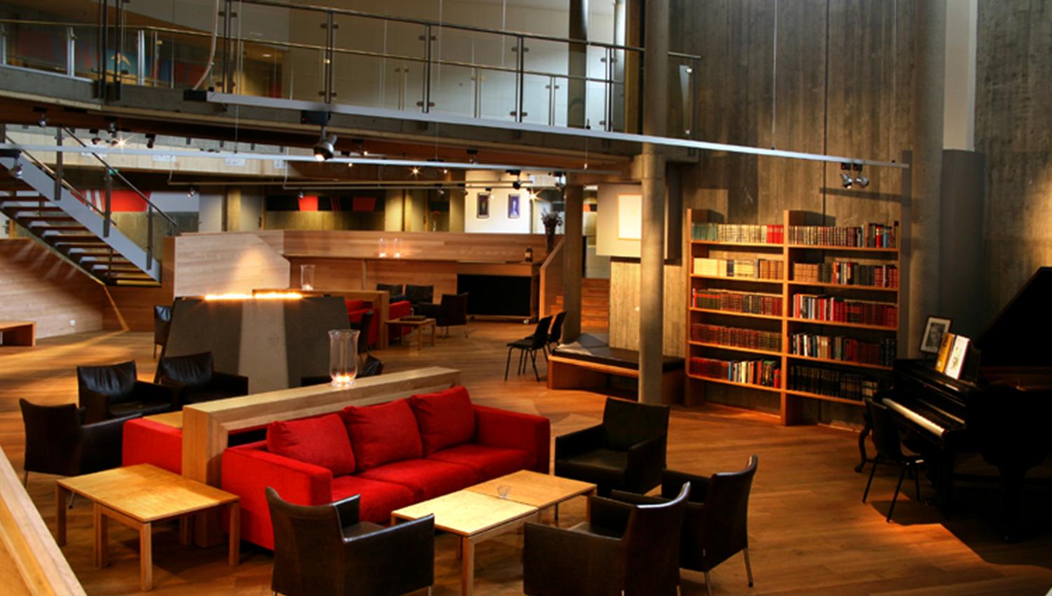 Stiklestad Hotell - The library