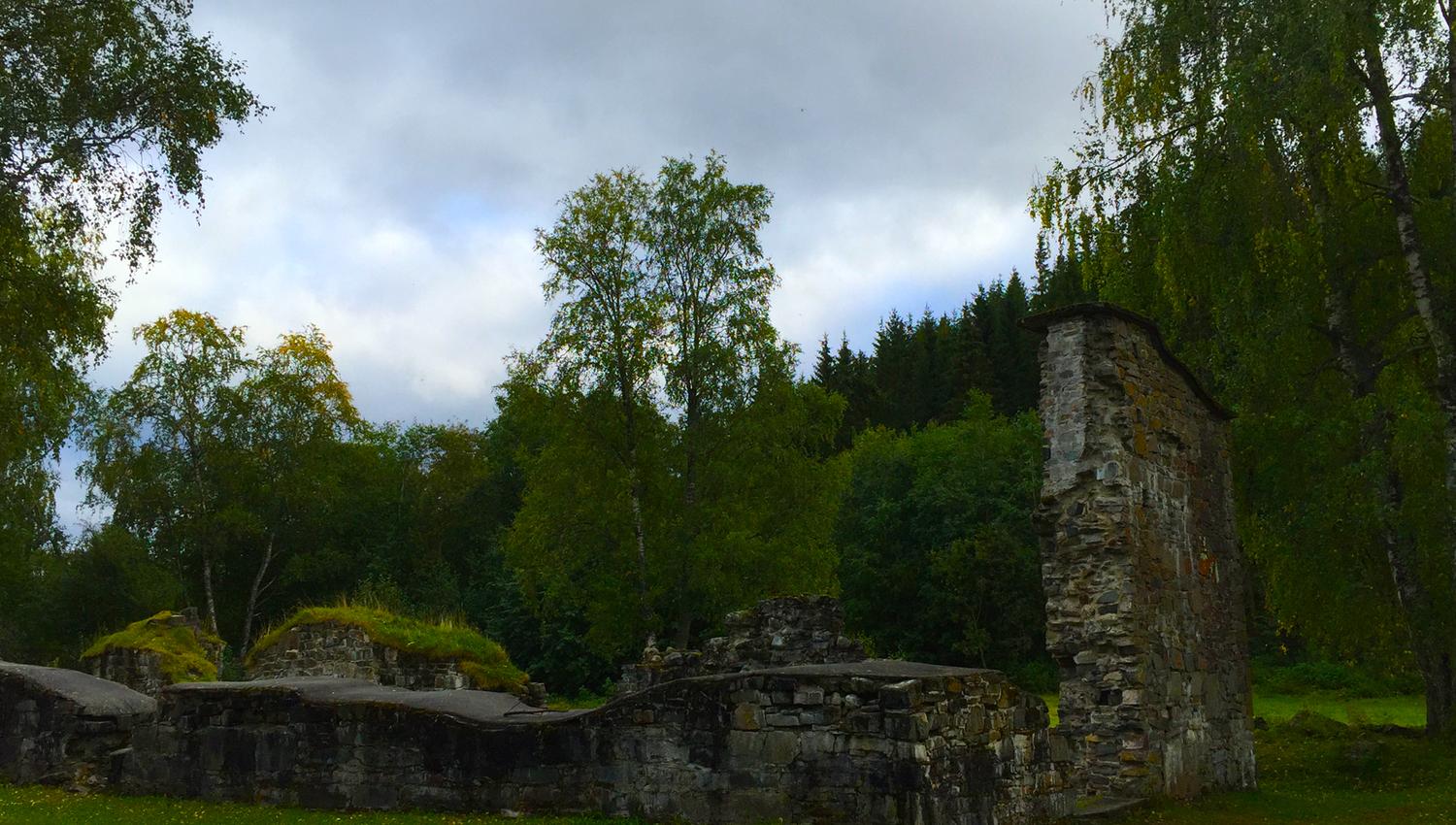 Munkeby Klosterruiner4