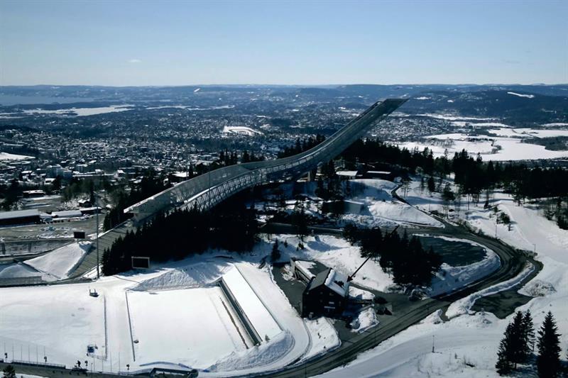 Holmenkollen om vinteren.