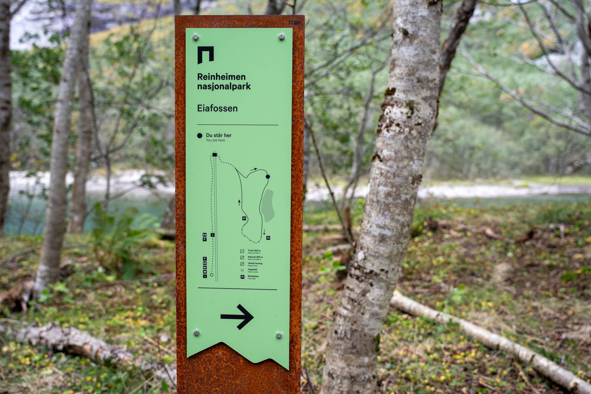 Eiafossen sits next to Reinheimen National Park.