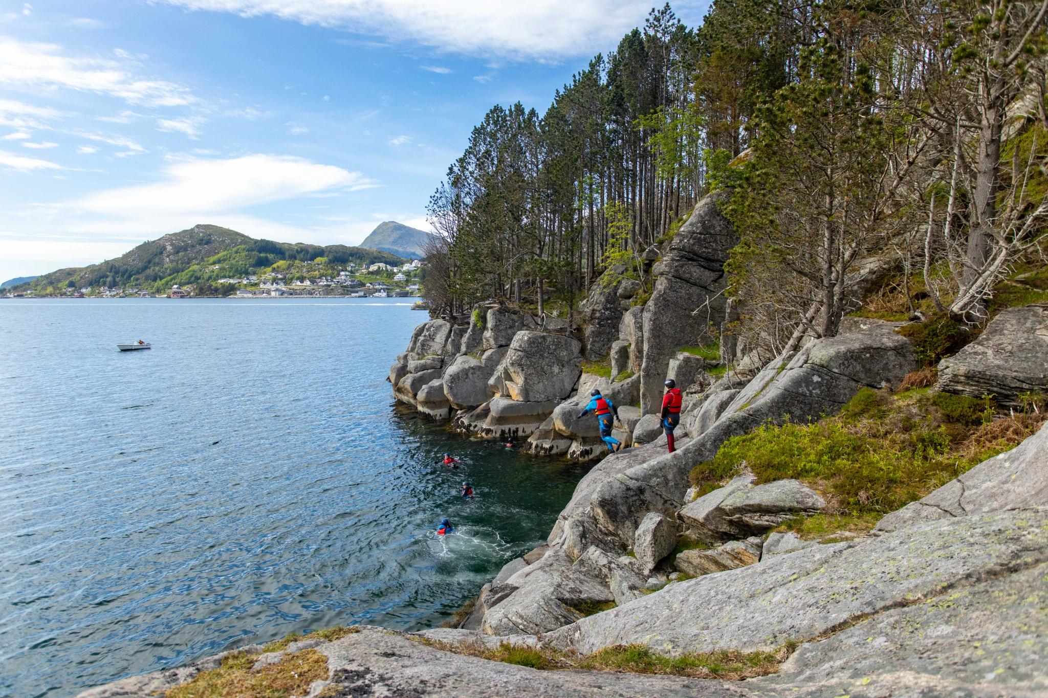 Coasteering in Måløy - Sjøbris Adventure