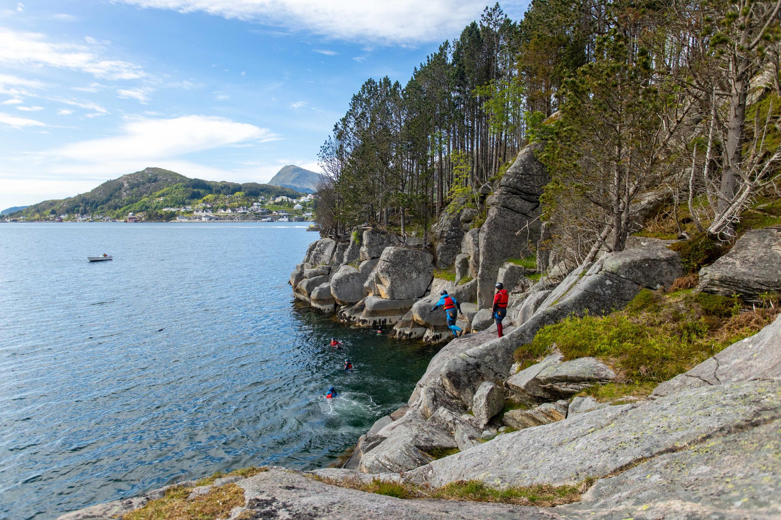 Coasteering in Måløy - Sjøbris Adventure