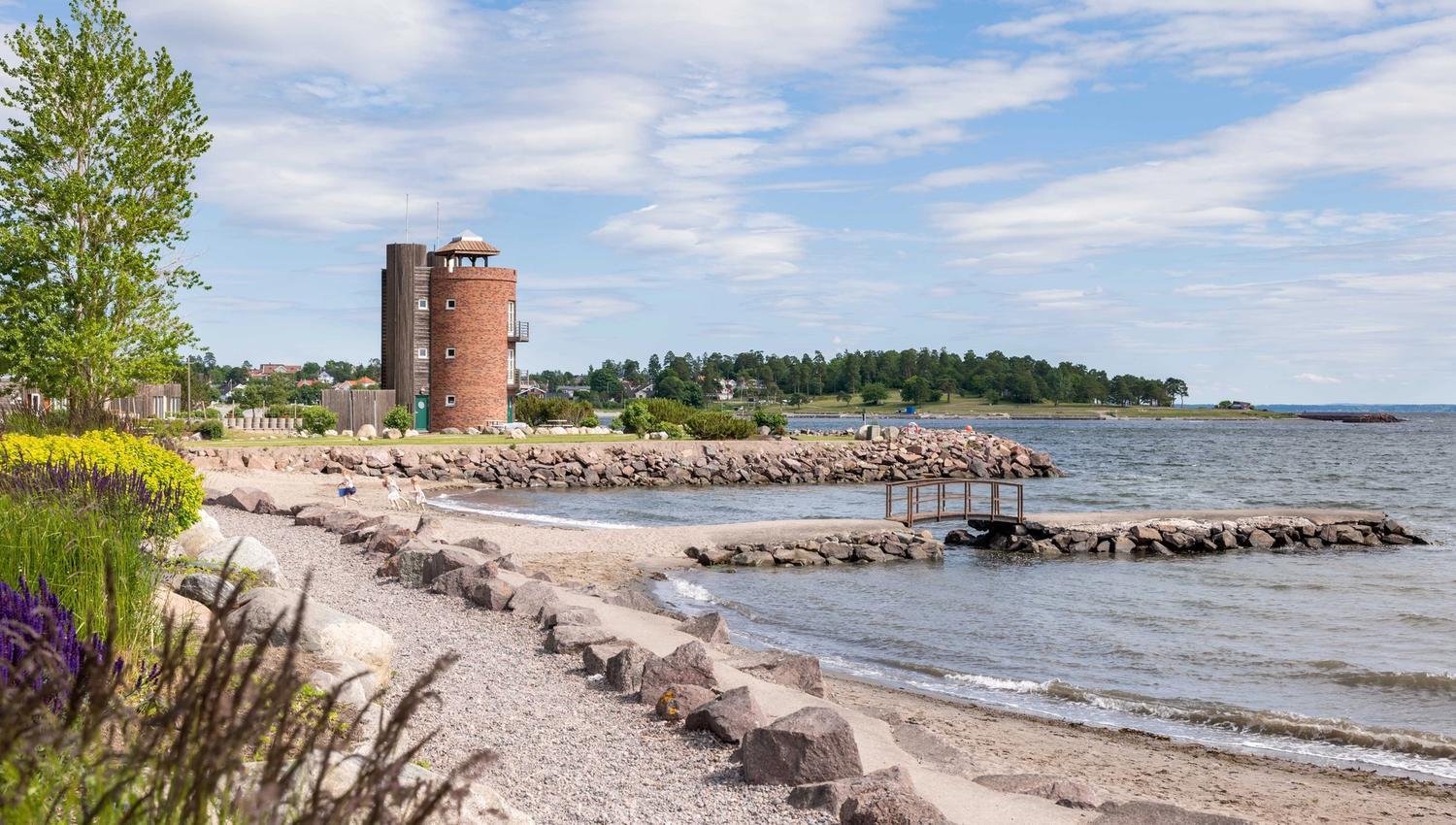 Overview of the beach and tower