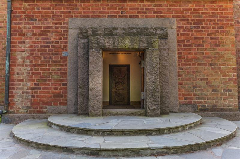 The entrance - exterior.