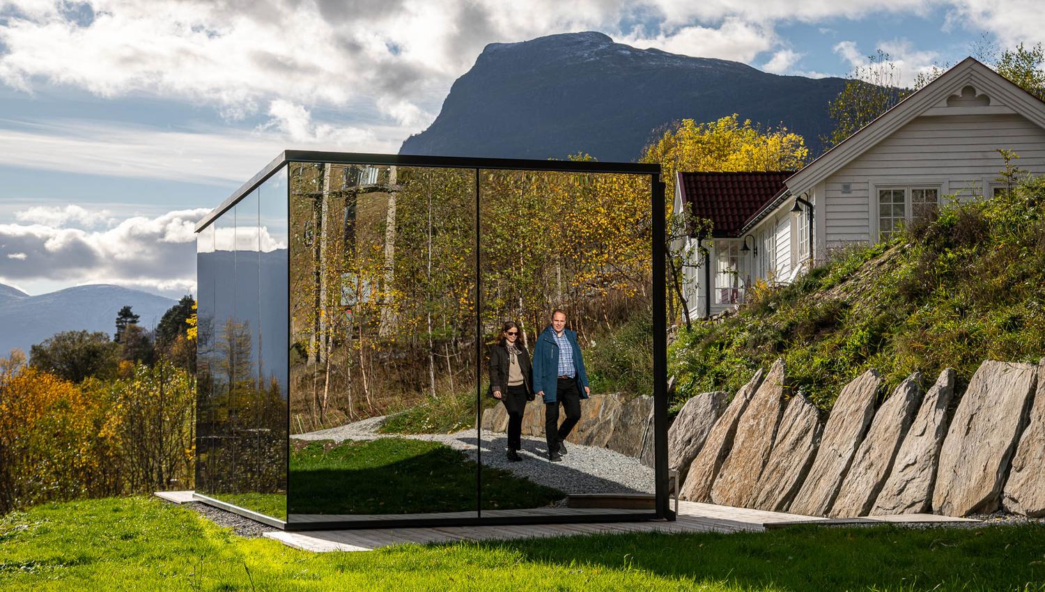 Fjordspeilet, Luster