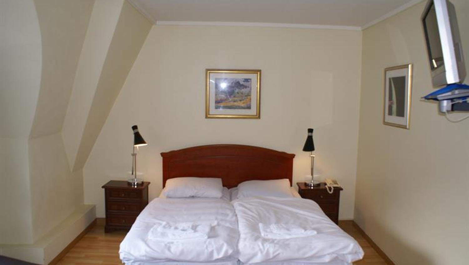 A cozy double room with a warm atmosphere and traditional Norwegian style.