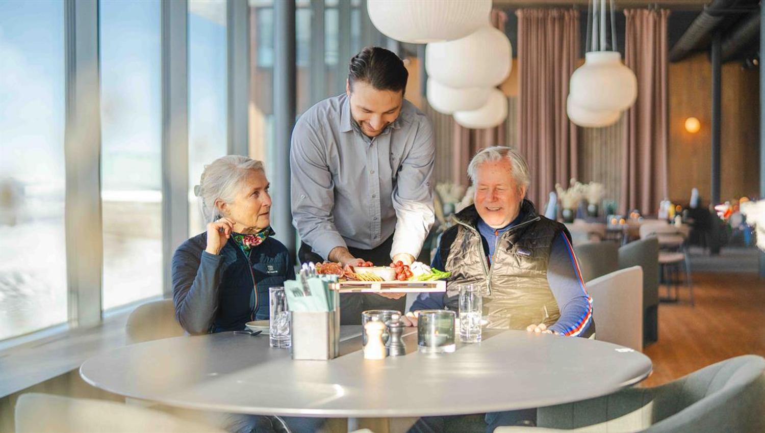 Monas spekefjøl serves i loungen på Vidsyn