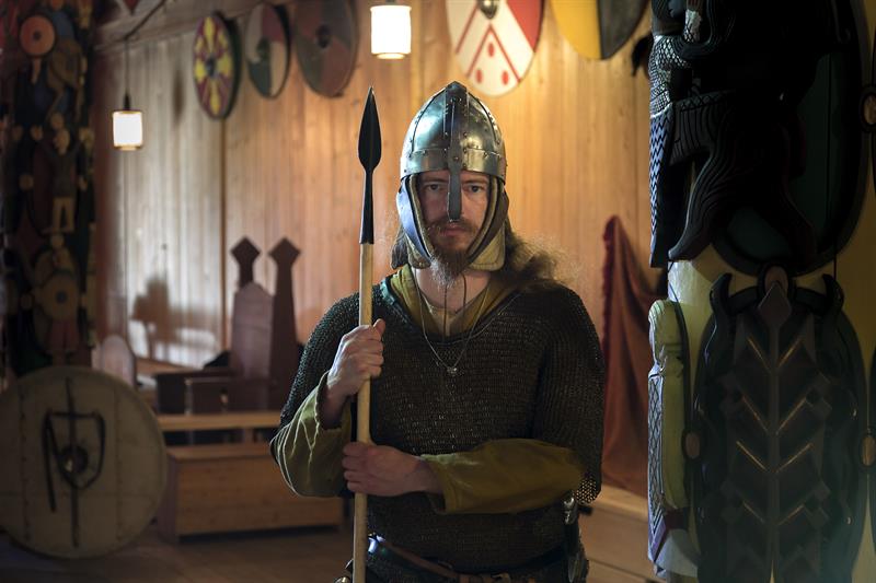Mann utkledd som en viking