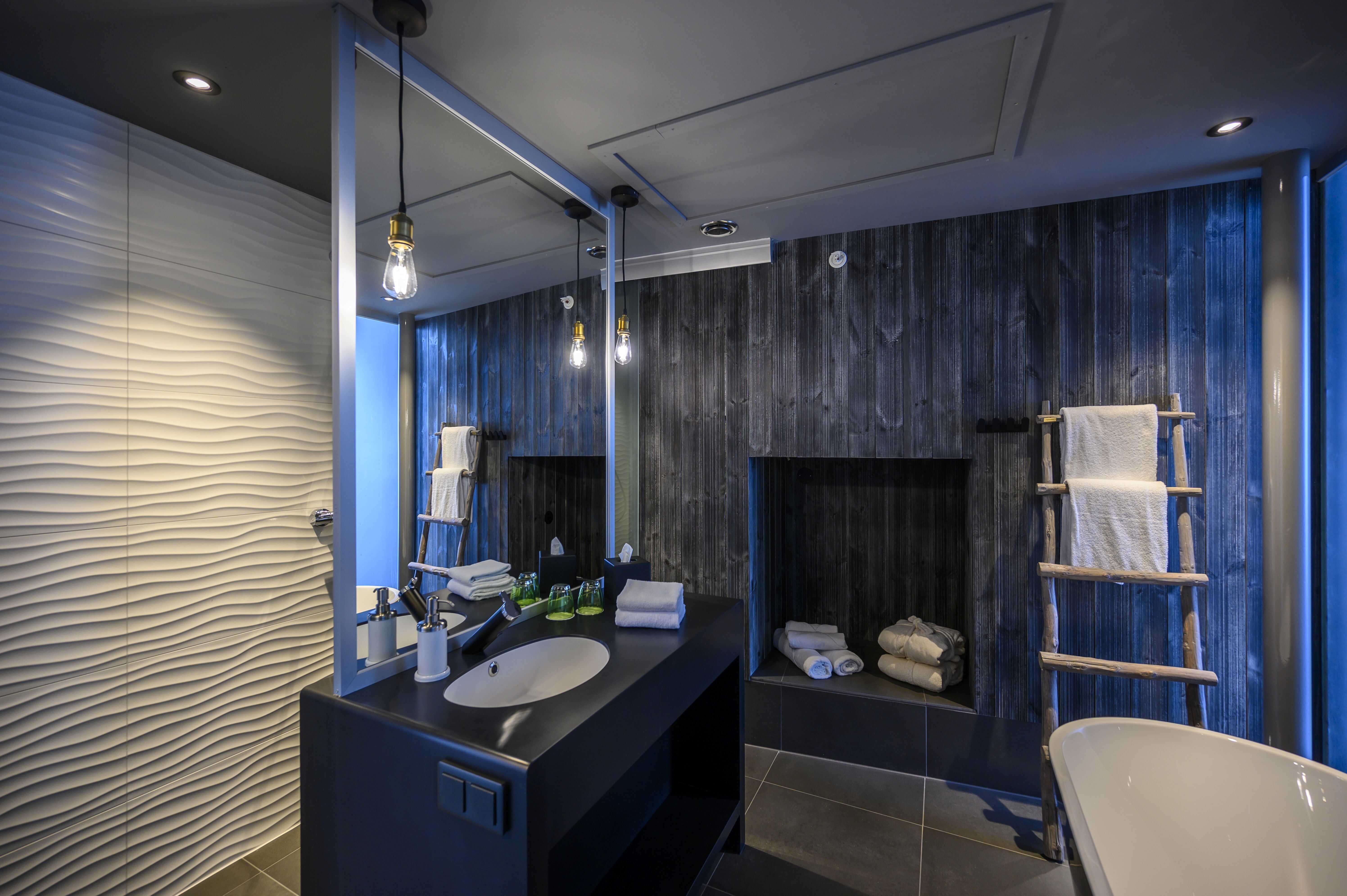 modern beautiful bathroom