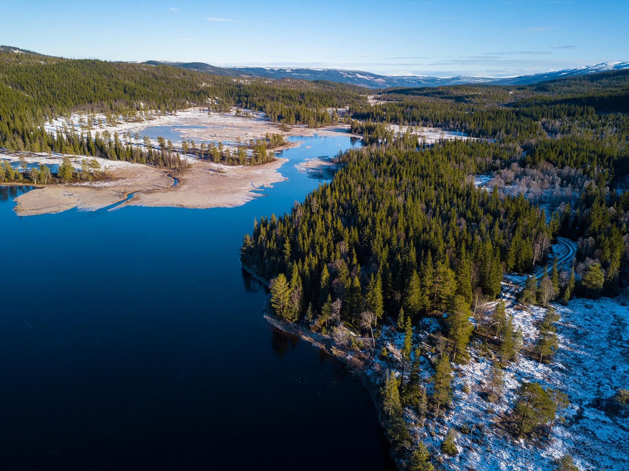 Birdseye view of Roktsjøhytta cabin and Lake Roksjøen