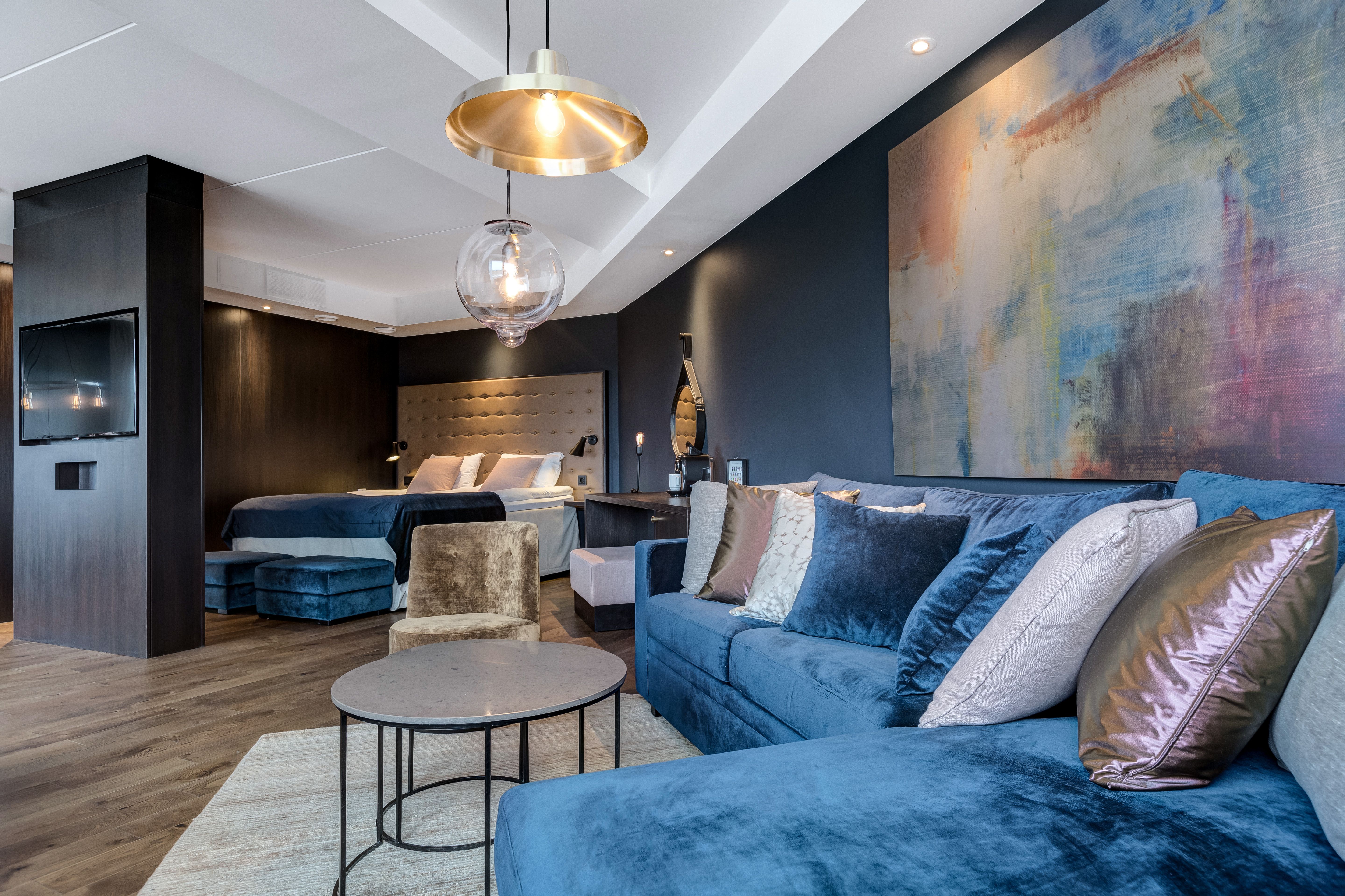 suite-room-sofa-lounge-bed-quality-hotel-gardermoen with blue furniture 