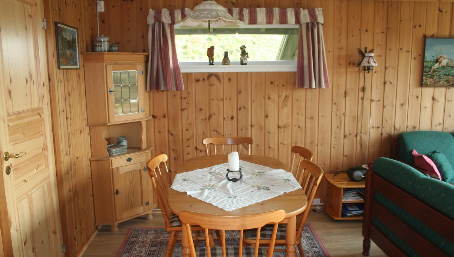 Cozy dining area in the cabin with a view of Norwegian nature.