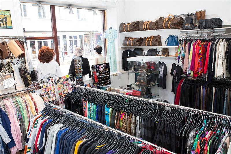 clothes rack with clothes